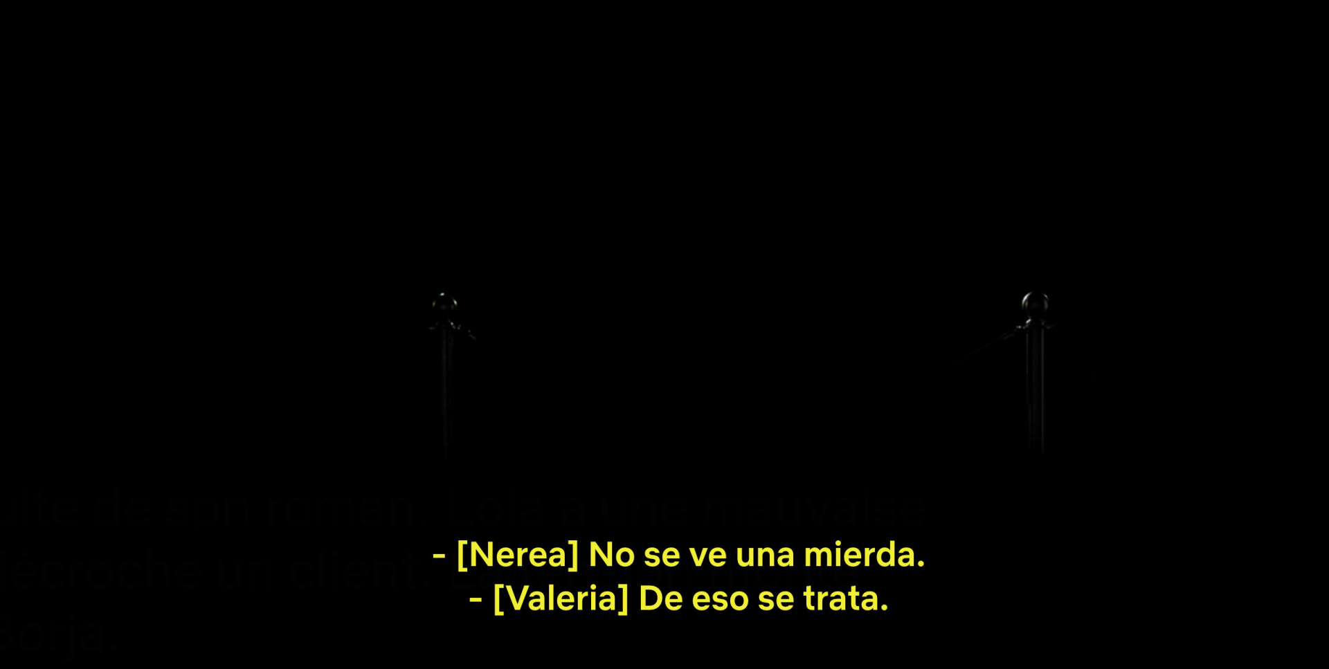 Scène de la saison 2 de la série Netflix Valeria tournée dans le restaurant plongé dans le noir Dans le Noir ? à Madrid
